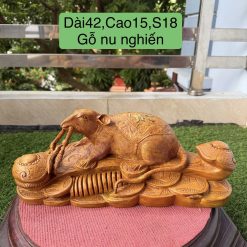 CẬU TÝ ĐỨNG TIỀN VÀNG- GỖ NU NGHIẾN