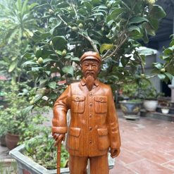 Alternative view of Bác Hồ (gỗ hương đá)